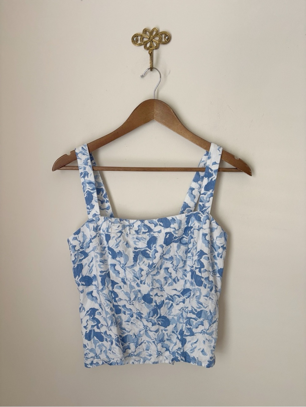 Quince Blue Floral European Linen Fitted Tank Medium